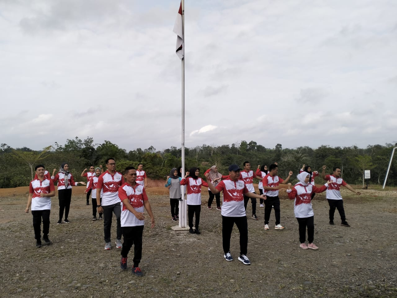 
                 https://kejari-bengkulutengah.kejaksaan.go.id/galeri/detail_galeri/KEGIATAN-SENAM-PAGI-DI-HARI-JUMAT-